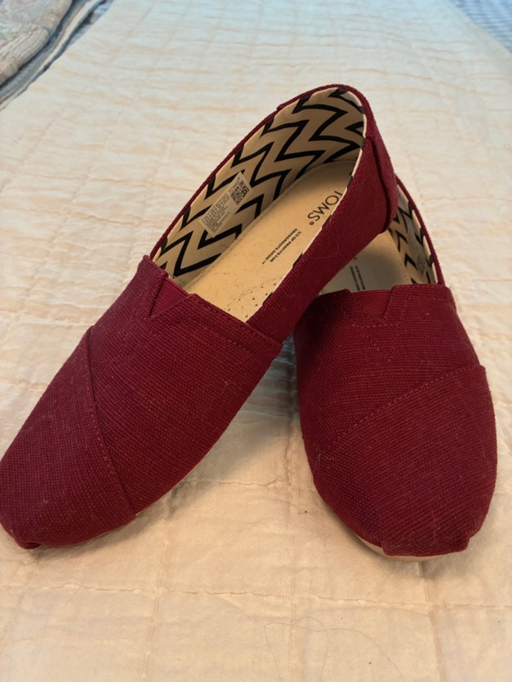 TOMS Slip-On Canvas Shoes in Burgundy, size 8 1/2 womens